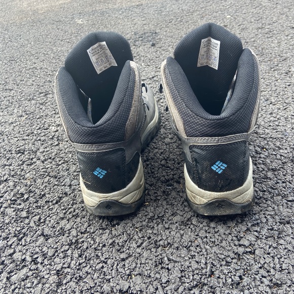 women’s columbia hiking boots - Picture 3 of 5